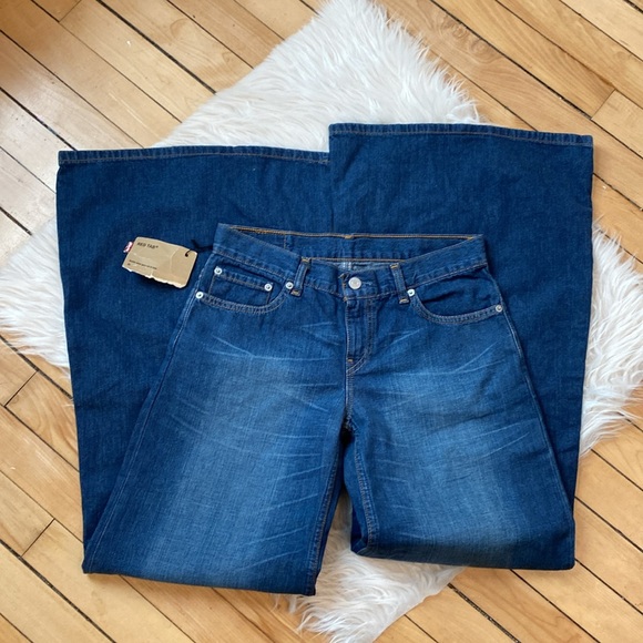 NWT Levi’s Vintage 685 Super Wide Leg Jeans, Size 28 - Picture 7 of 14